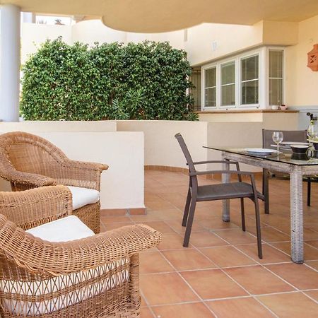 Beautiful Apartment In Marbella-Cabopino With 2 Bedrooms, Wifi And Outdoor Swimming Pool Exterior foto