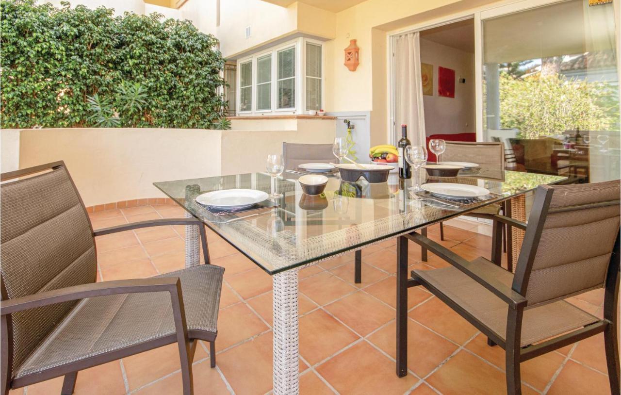 Beautiful Apartment In Marbella-Cabopino With 2 Bedrooms, Wifi And Outdoor Swimming Pool Exterior foto